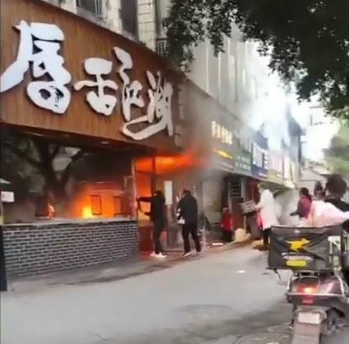 唐山饭馆爆料事件视频,真相与争议交织的街头冲突